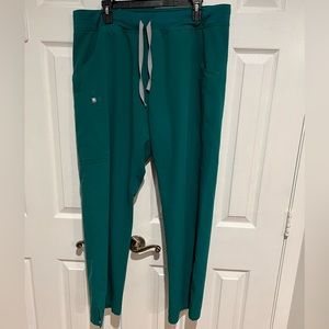 Figs Kade Cargo. Hunter green. XL. EUC.